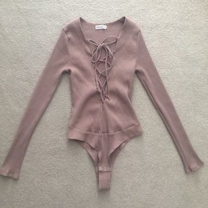 Tan plunge corset front long sleeve body suit✨🍒